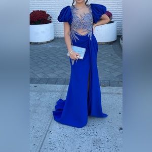 Gorgeous puff sleeve long dress